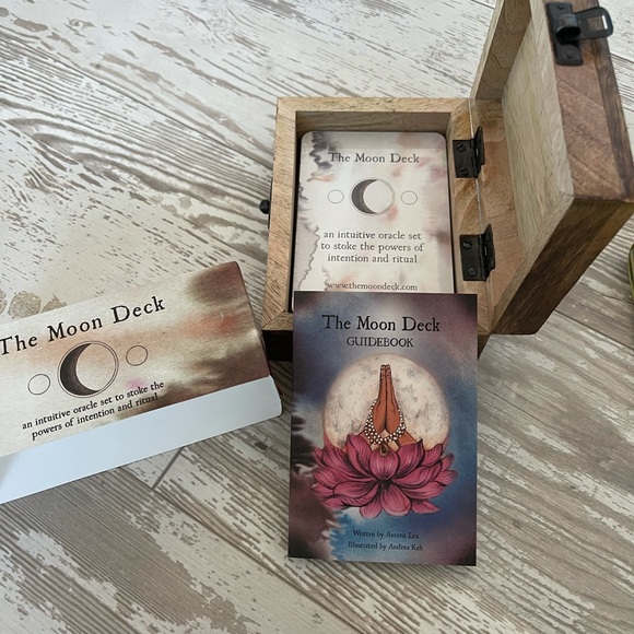 Moon deck cards with box-New - Picture 1 of 2